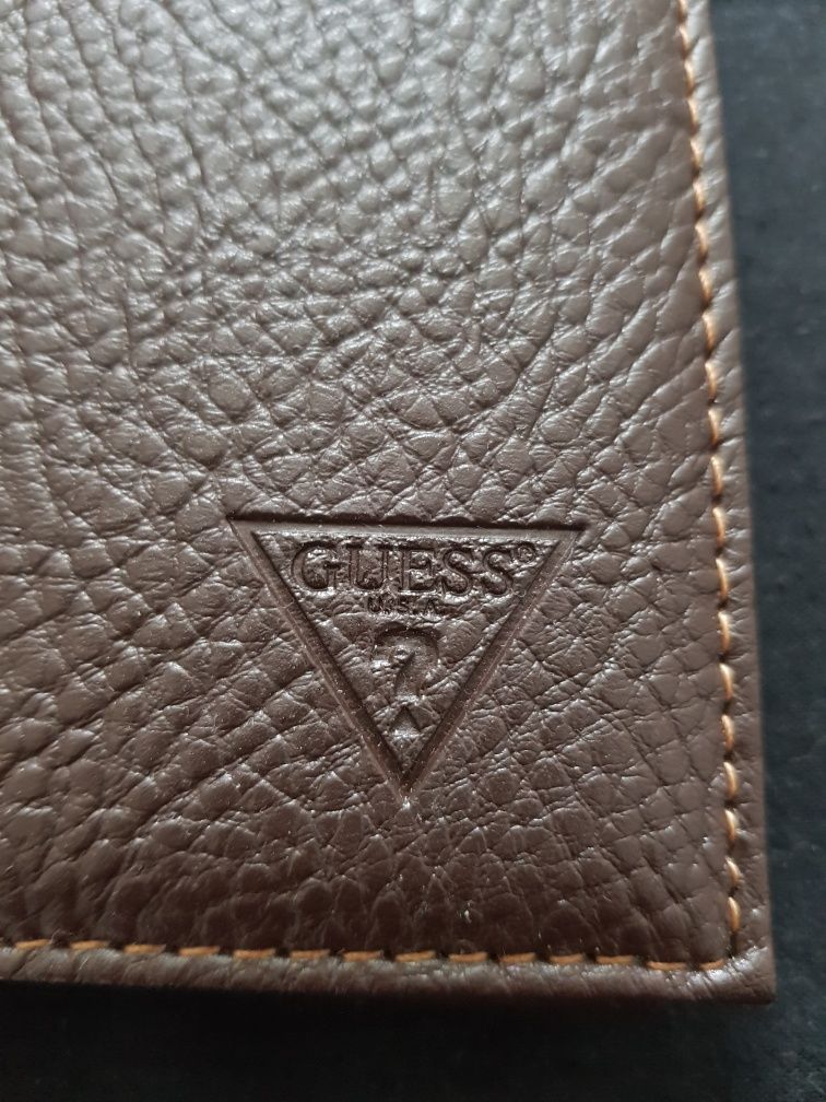 Гаманець GUESS коричневий чоловічий.