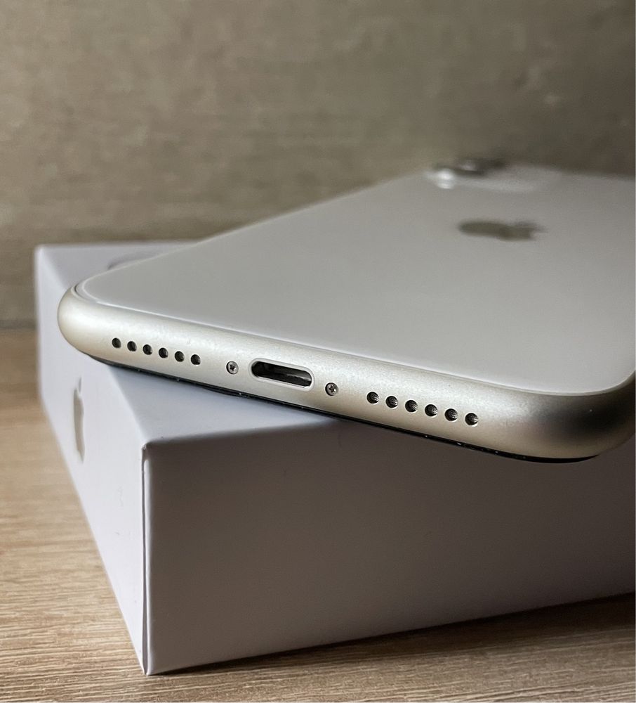 iPhone 11 white neverlock