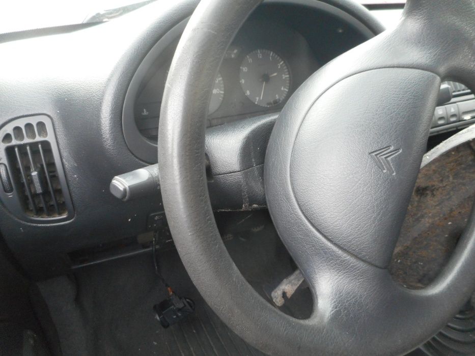 Citroen Saxo,kolor wiśniowy metalik,3 drzwi,1,0 benzyna