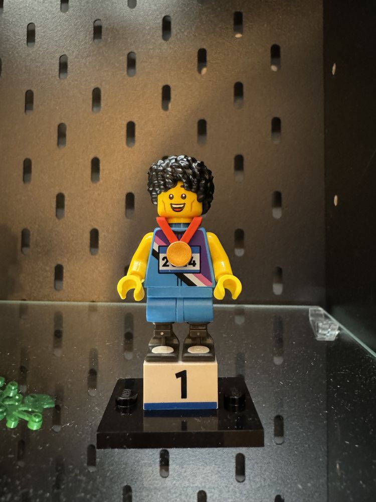 Lego Minifigurka seria 25 biegaczka z protezami