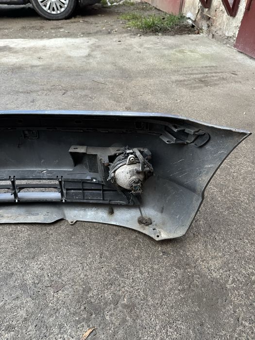 Бампер bmw e46 в ідельному стані всі кріплення цілі