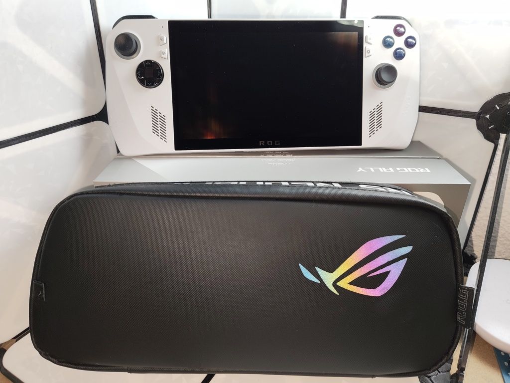 ASUS ROG Ally Z1 Extreme + Extras
