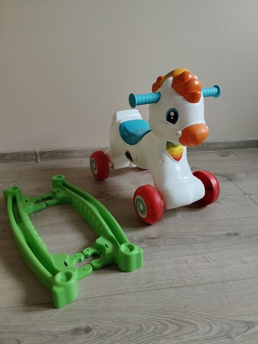 Interaktywny konik chodzik clementoni