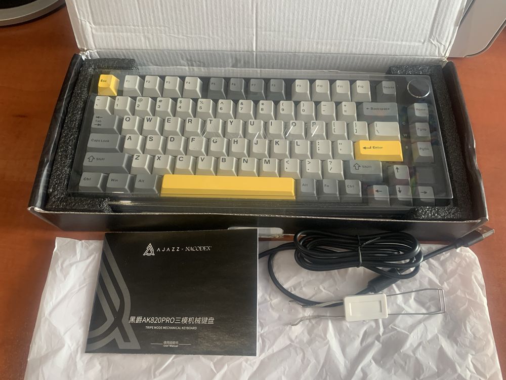 Ajazz ak 820 pro безпровідна та з екраном