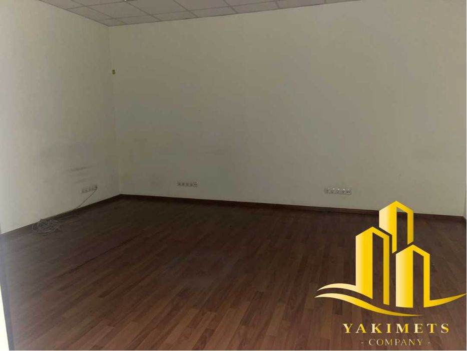 Продаж офісного приміщення 112 кв.м. на 1 поверсі на вул. Космічна 3