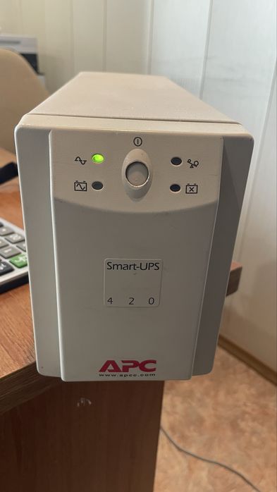 Продам безперебойник APC Smart UPS su420