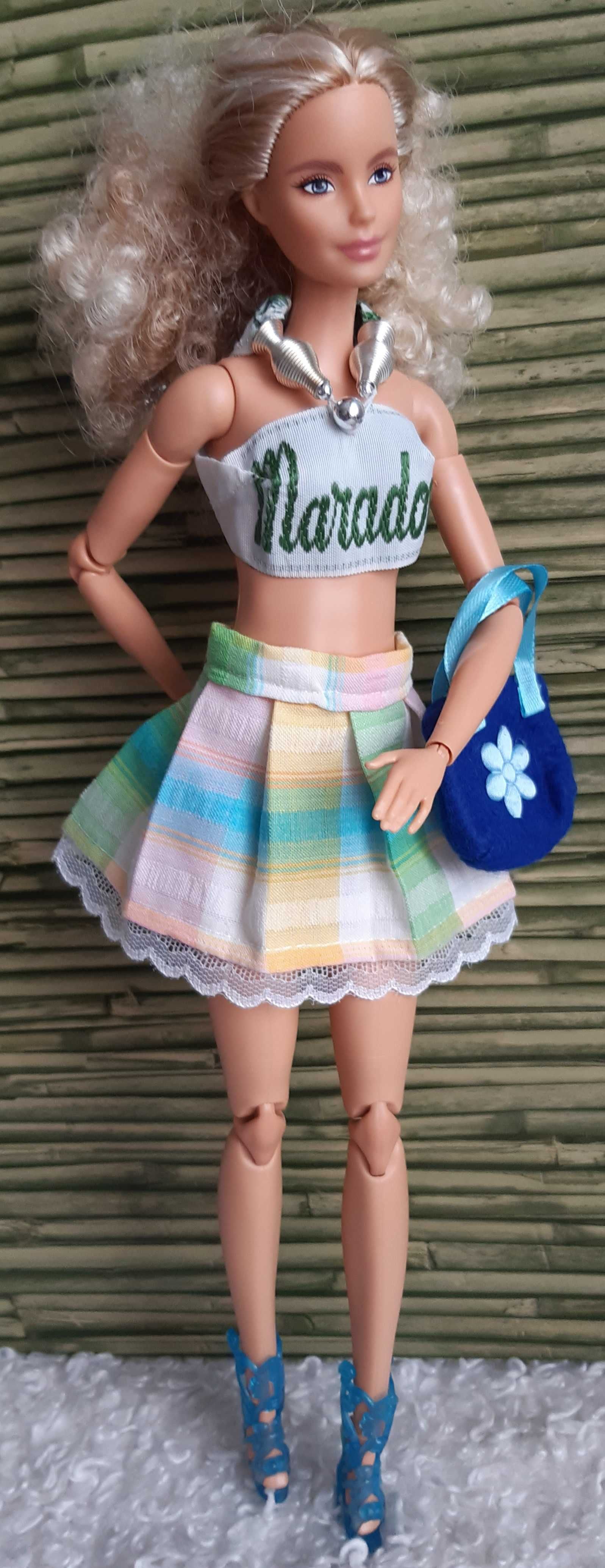 043 Duży zestaw ciuszków bluza z kapturem zapinana na zamek dla Barbie