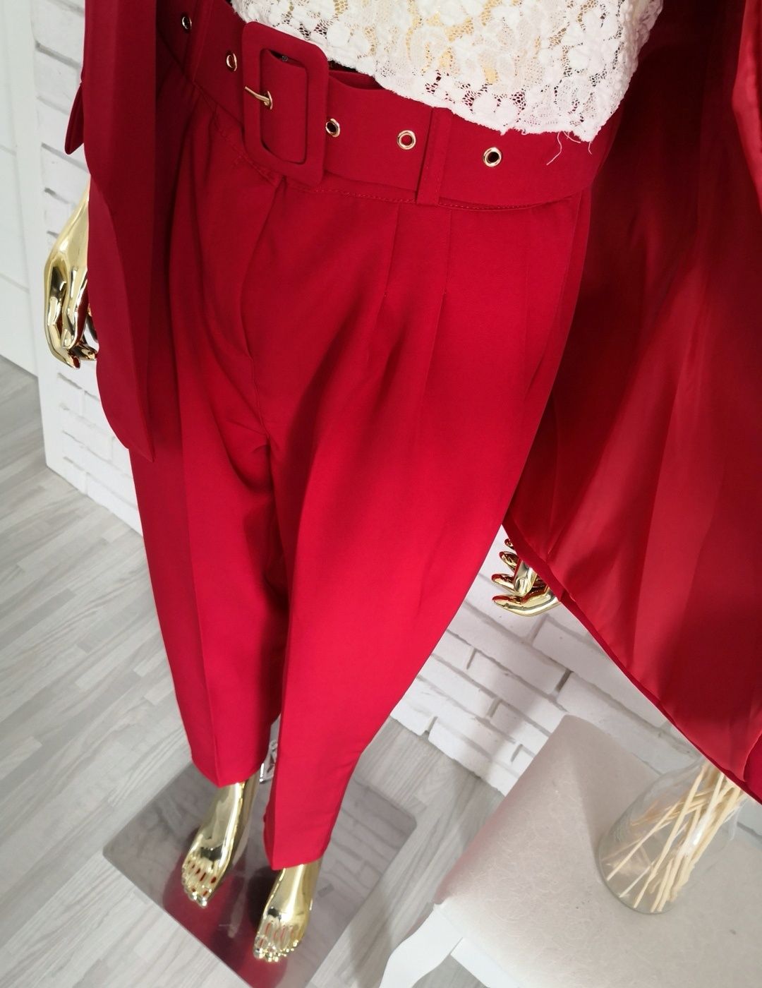 Elegancki czerwony garnitur komplet marynarka i spodnie