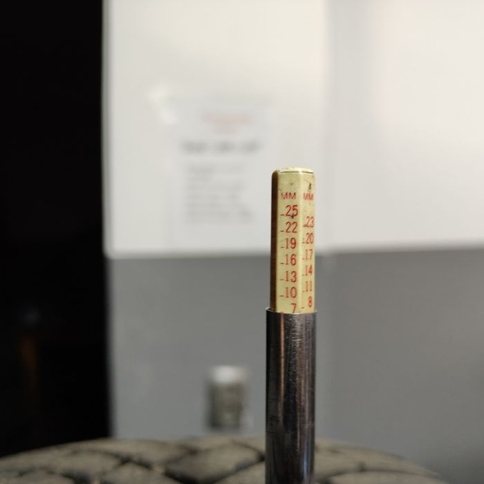 215/60/16 XL Sprzedam parę opon zimowych Hankook