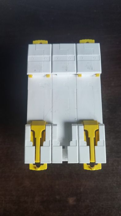 Автоматический выключатель Schneider iC60N 3P 32 A C