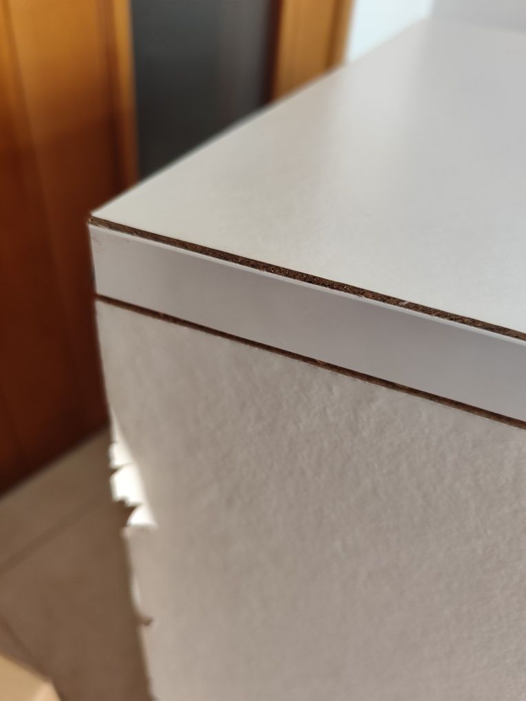 Cómoda com 3 gavetas