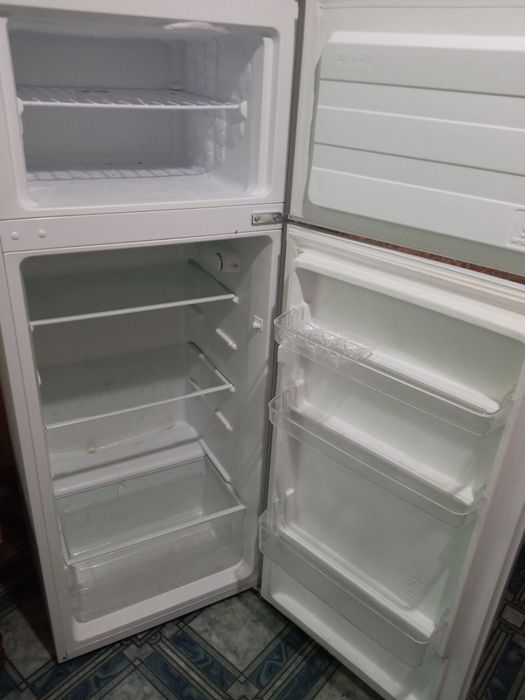 Холодильник ЕЛЕНБЕРГ ,б/у