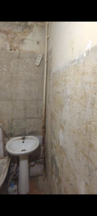 Демонтажні роботи Вивіз мусора хлама.Демонтаж стяжки плитки обоїв