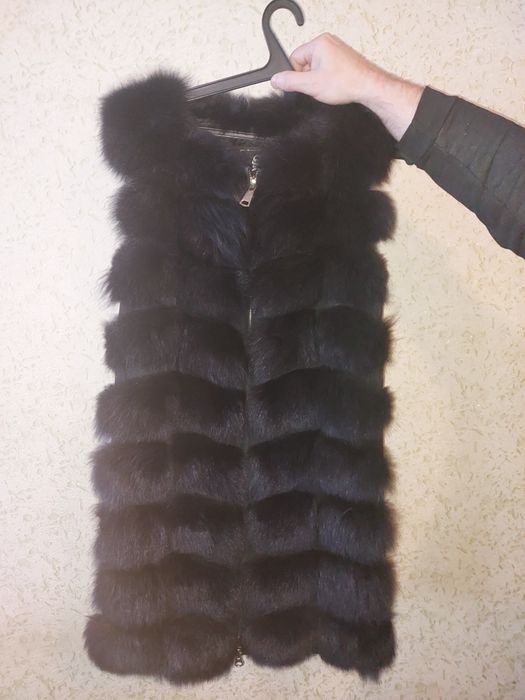 Жилетка меховая натуральная размер 48-50
