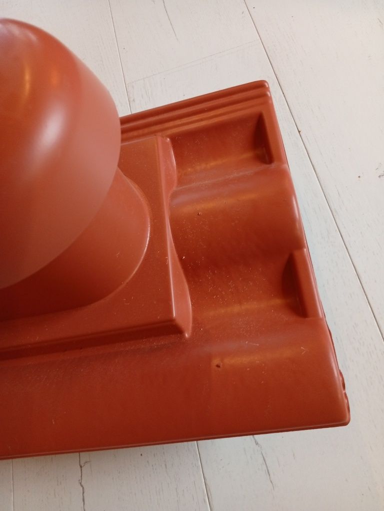 Okrągły odpowietrznik sanitarny z rurą izolacyjną Ø110 mm i adapterem
