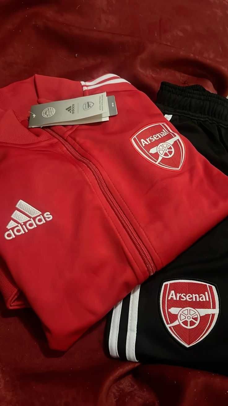 Koszulki piłkarskie Nike Adidas . Sprzedaję używane i nowe koszulki .