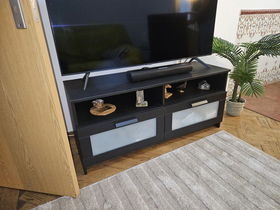 Móvel de tv Ikea com 2 gavetas