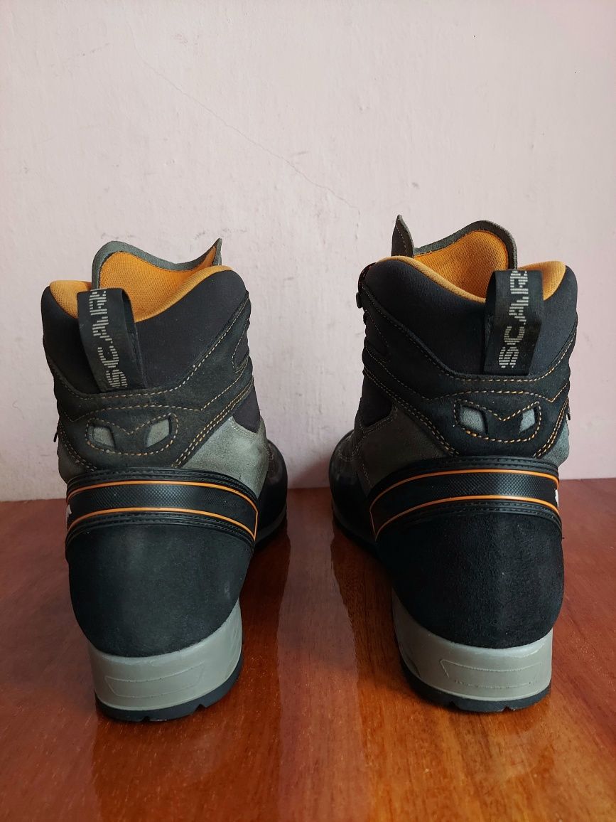 черевики трекінгові мисливські scarpa на gore tex vibram оригінал 

Ро