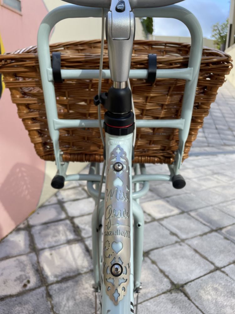 Bicicleta Gazelle com cesto