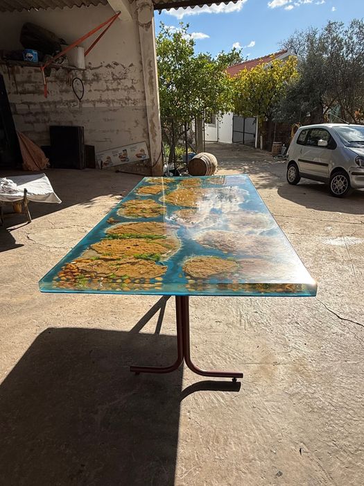 Mesa em Resina com decoração de mar