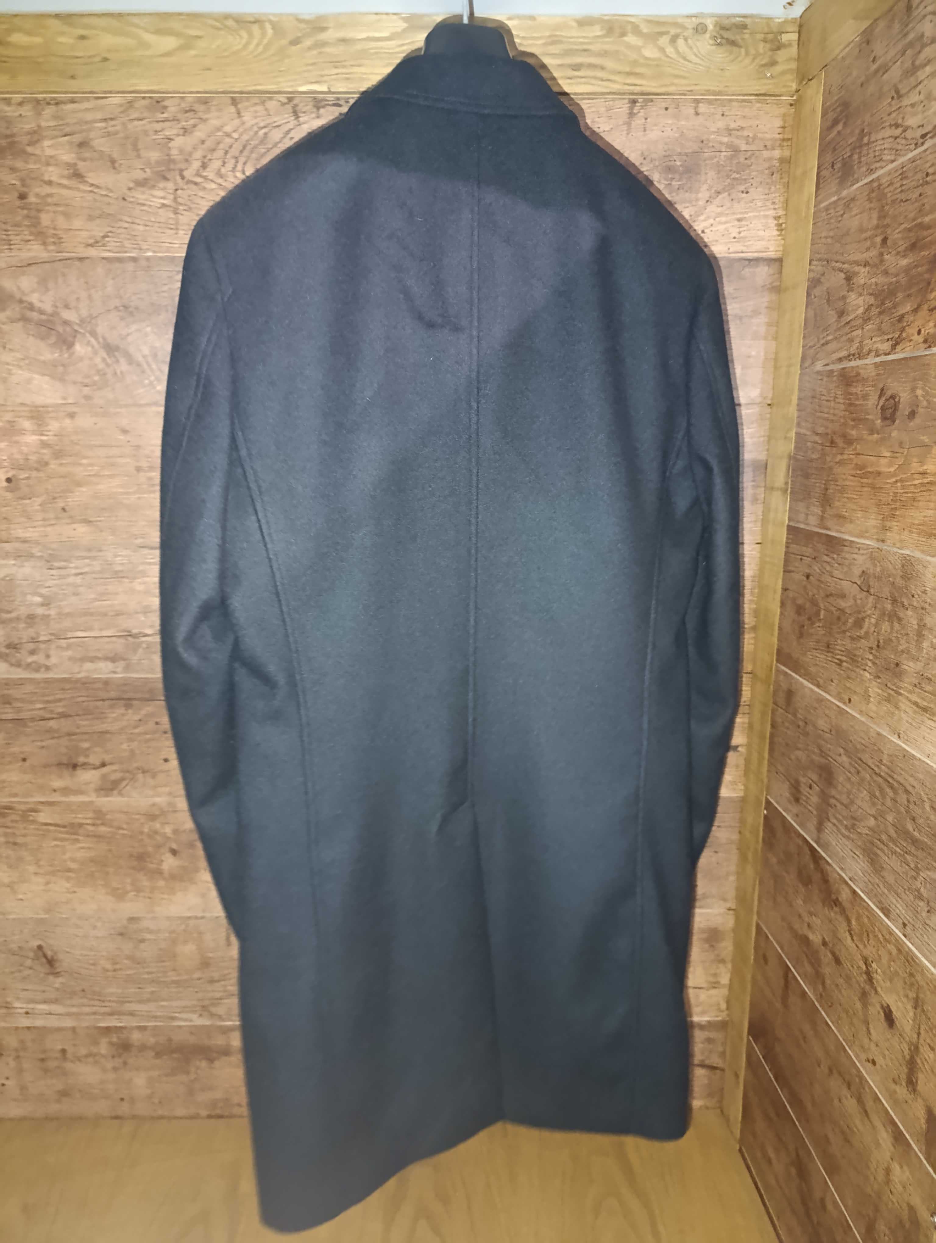 Sobretudo Preto, Suits Inc