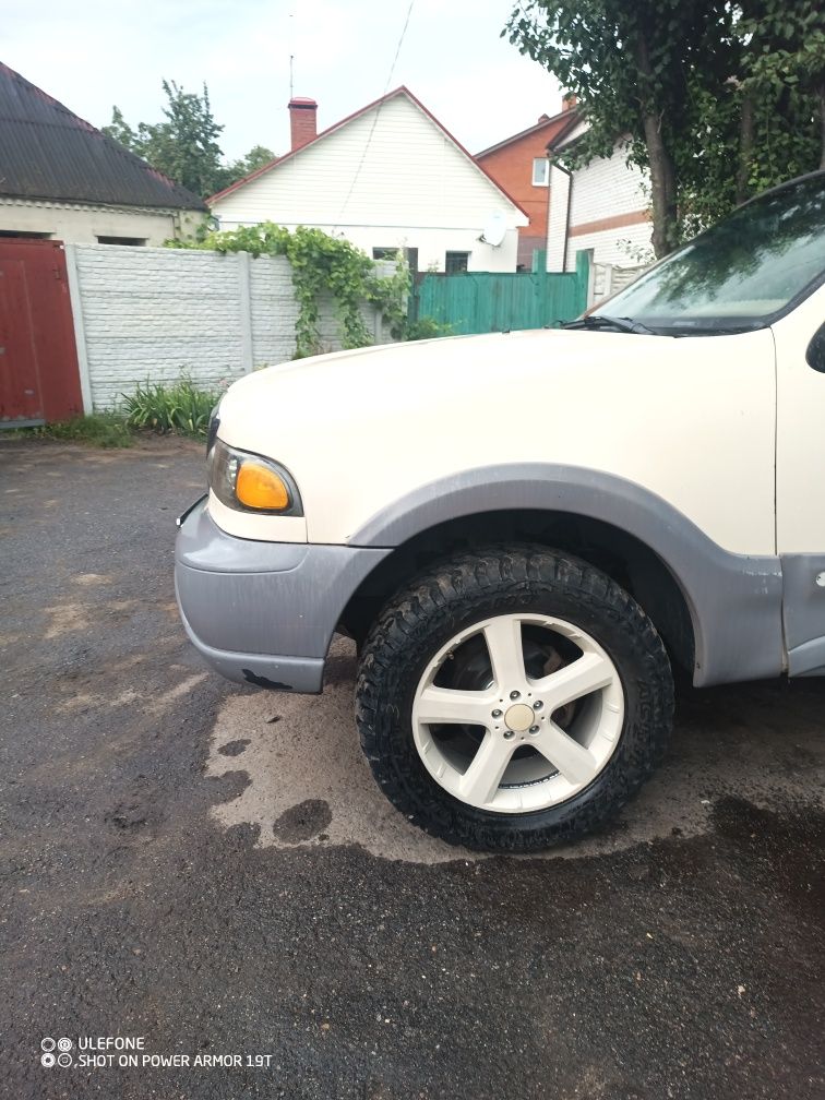 Продам с механической кпп Lincoln Navigator  1998г