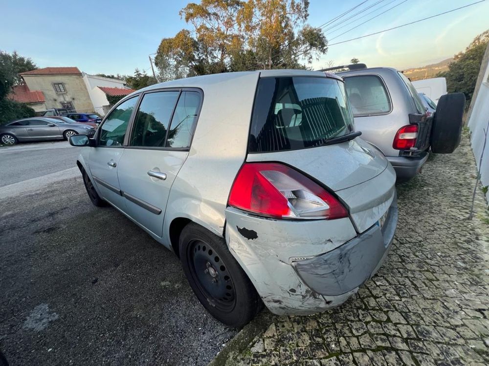 Renault Megane (acidentado/para peças)