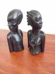 Arte Africana (Angola). Dois bustos em madeira de pau preto.