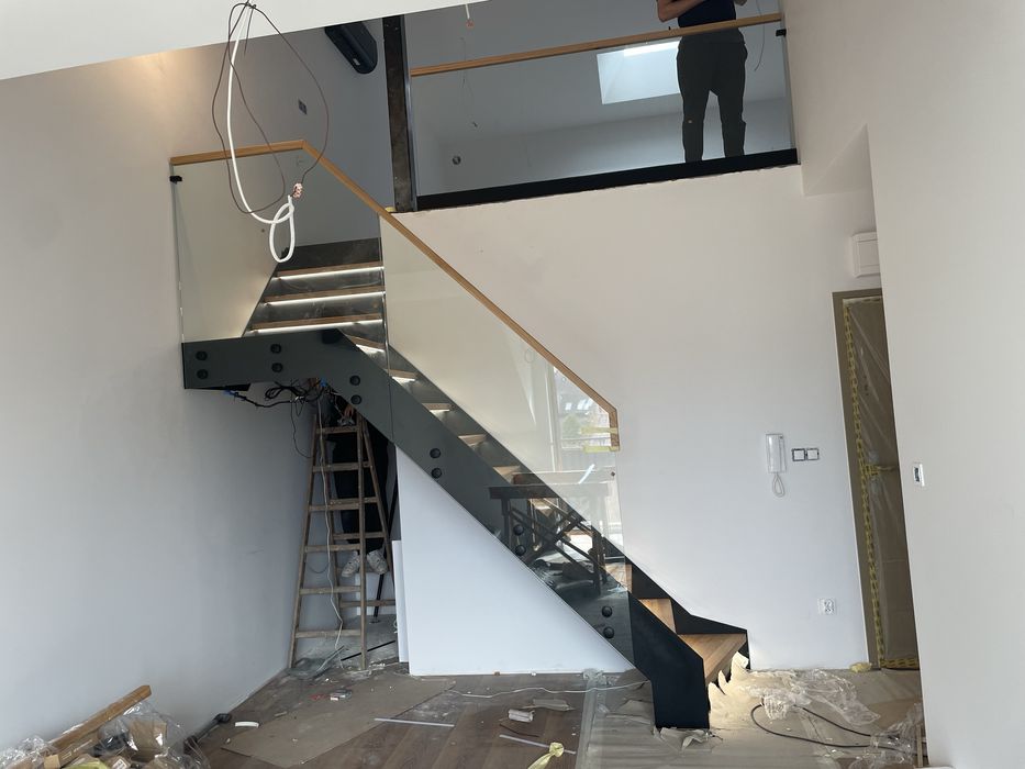 Schody premium, szklane balustrady