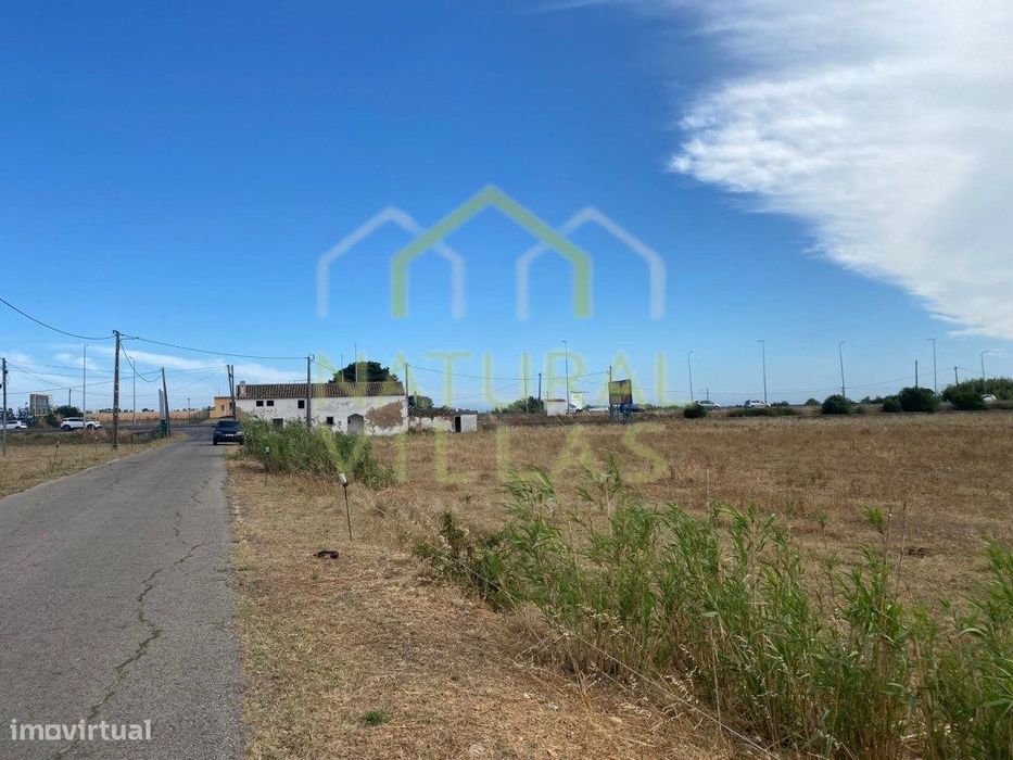 Oportunidade de Investimento: Terreno e Ruína na EN125, Faro