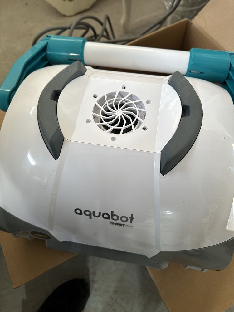 Робот-пылесоc Aquabot FRC90