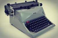 Máquina escrever vintage Olivetti 82