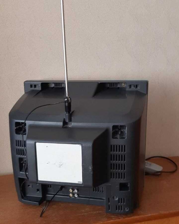 Кольровий телевізор JVC 1415EE