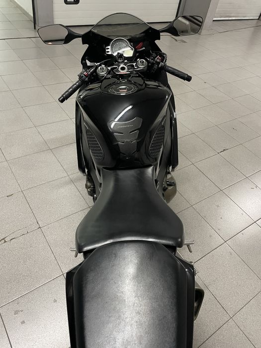 Honda CBR 1000rr impecável.