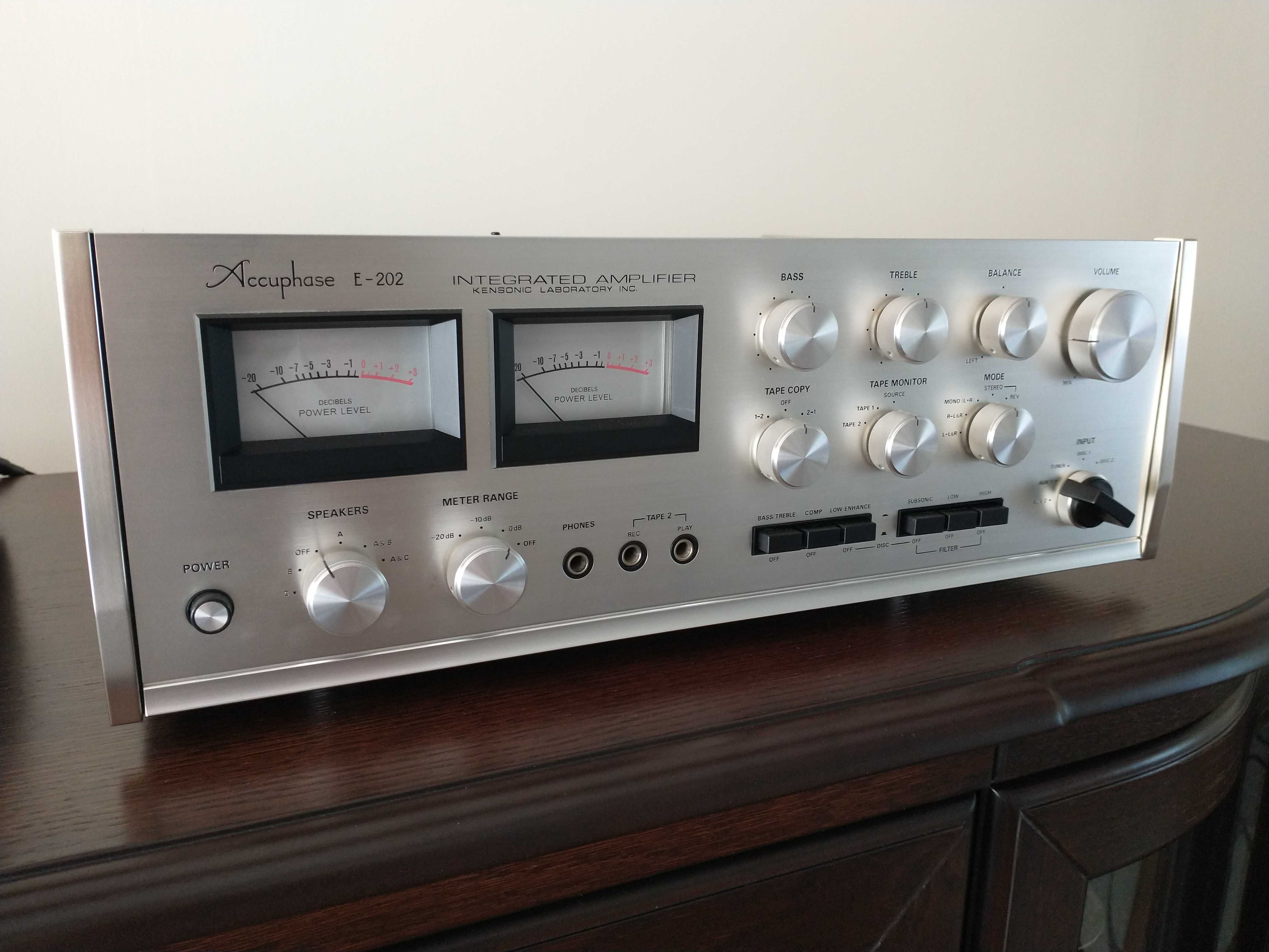 Wzmacniacz zintegrowany Accuphase E 202