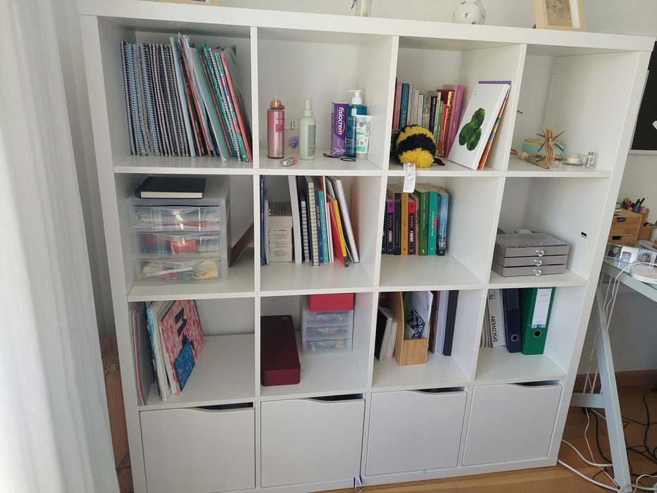 Estante branca para quarto ou escritório