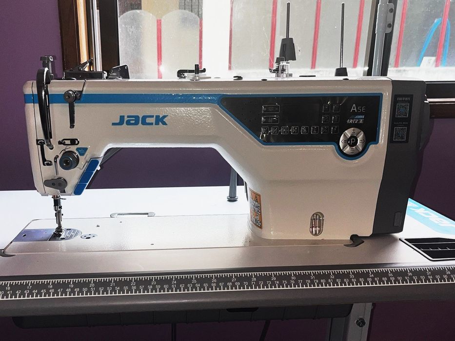Máquina de Costura JACK A5E-AMH com mesa e motor - Perfeito Estado