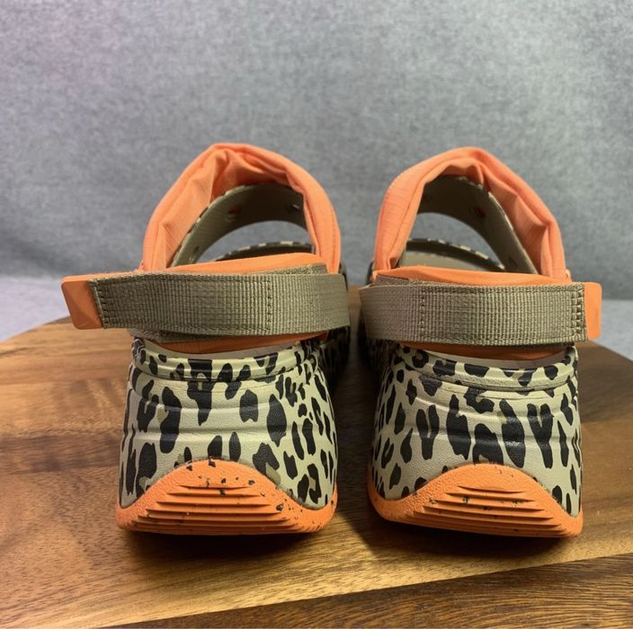 Crocs Hiker XSCAPE Animal Sandal Clog Khaki Leopard W9 сандалі жіночі