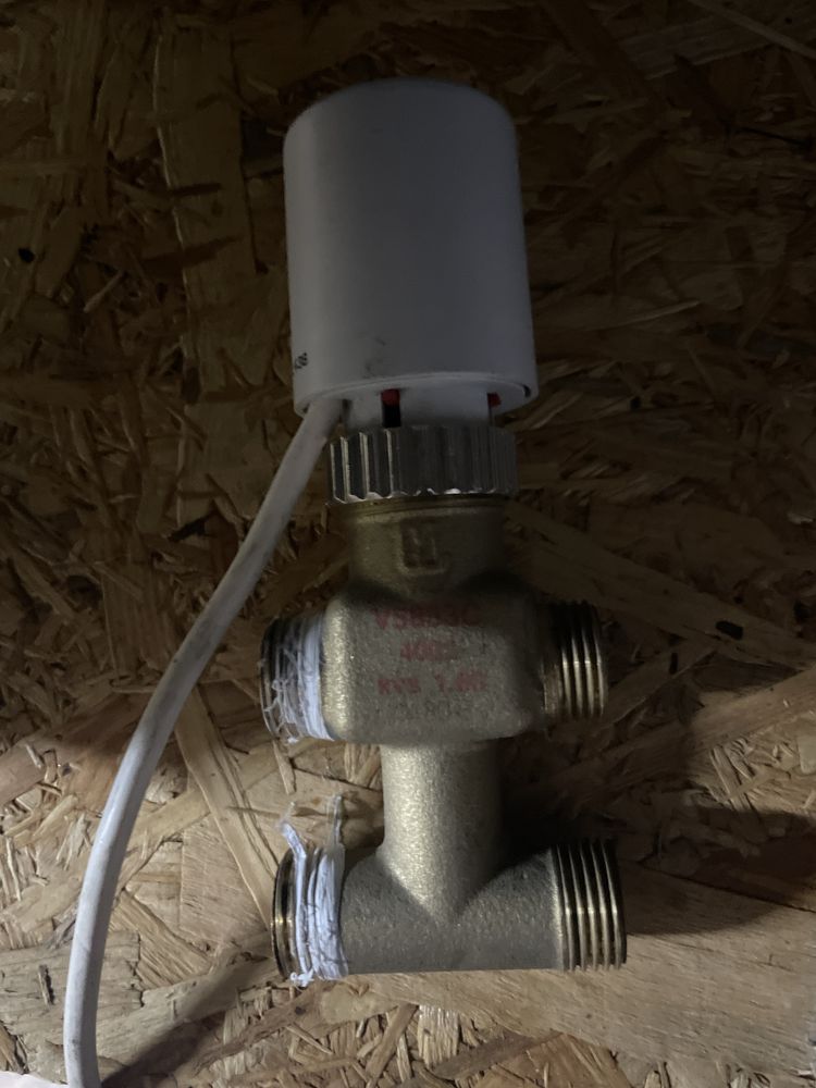 Zawór trójdrogowy mieszający odejściem Honeywell V5833C klimakonwektor