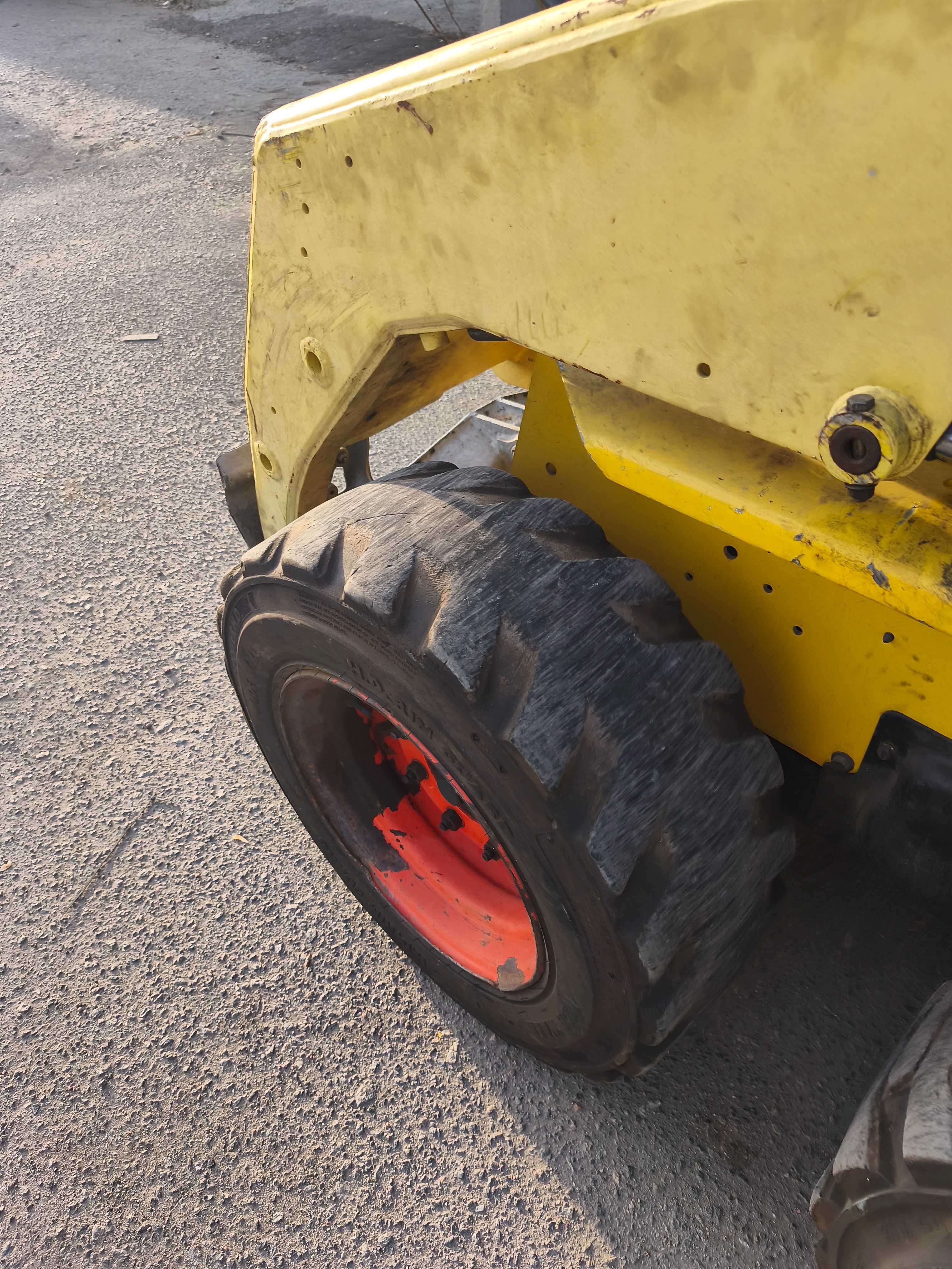 Продам Bobcat S130 б/у 2003 р. 590 кг.