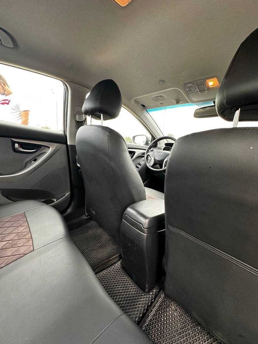 Hyundai Elantra 2011