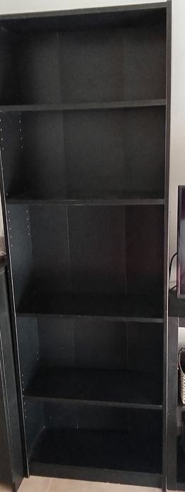 Estantes Pretas de sala