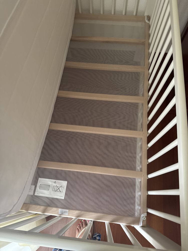 Cama de grades branca do IKEA