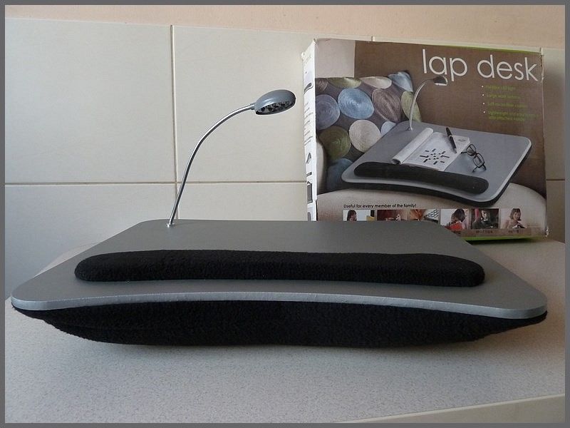 Podkładka pod laptopa LAP DESK z lampką LED.