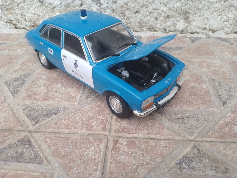 Miniatura 1/18 Peugeot 504 GL