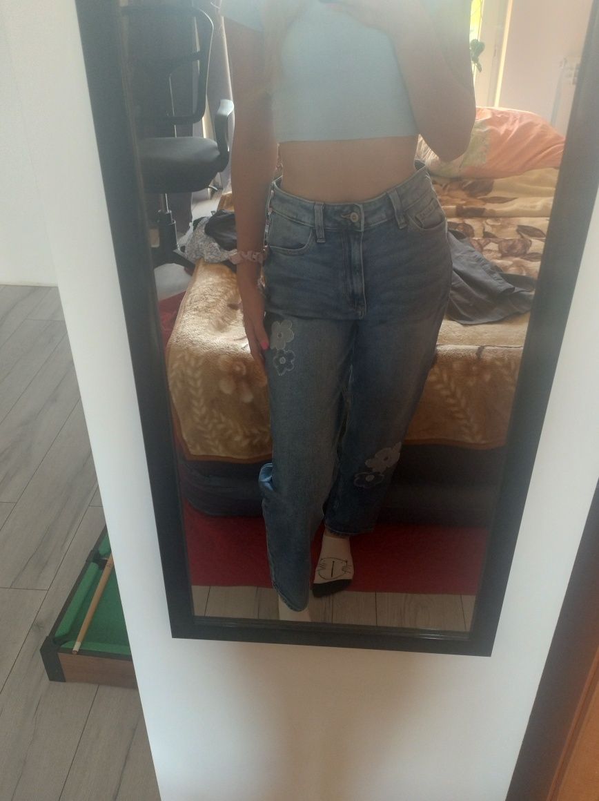 Spodnie jeansy nom jeans wysoki stan hollister z kwiatkami cute szersz