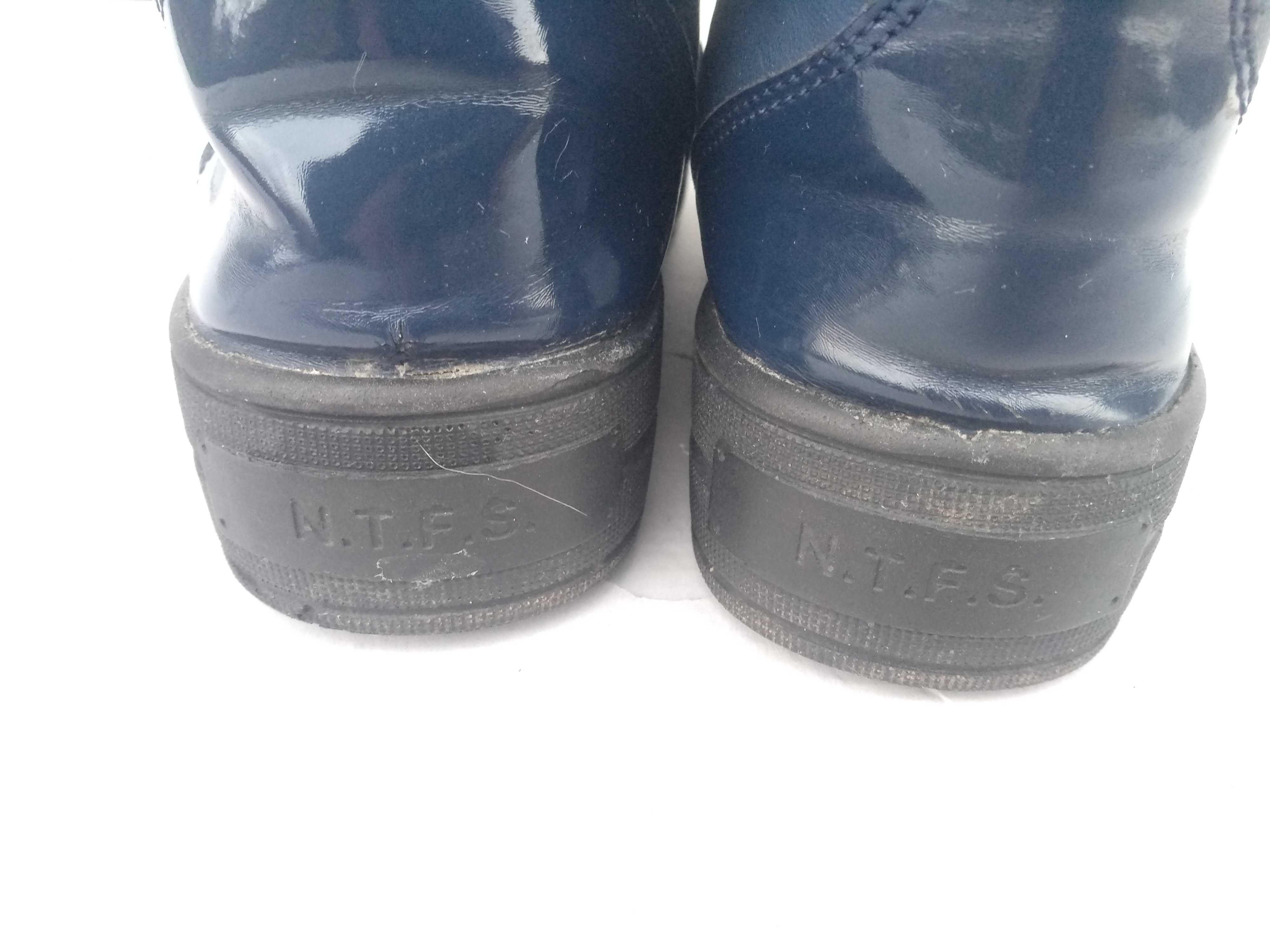 Ботинки (сникерсы) утепленные на утолщенной подошве размер 40