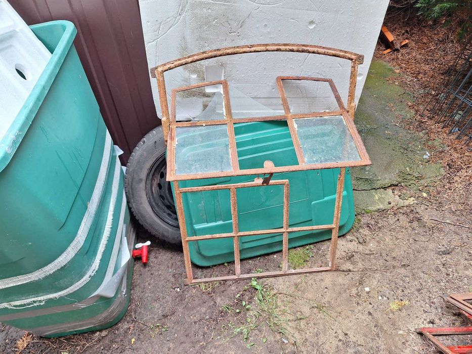 stare okno żeliwne góra uchylna