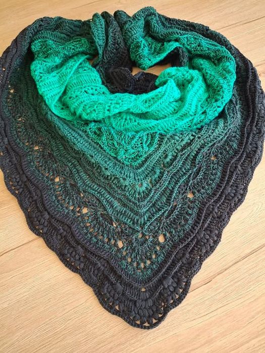 Chusta szydełkiem dziergana