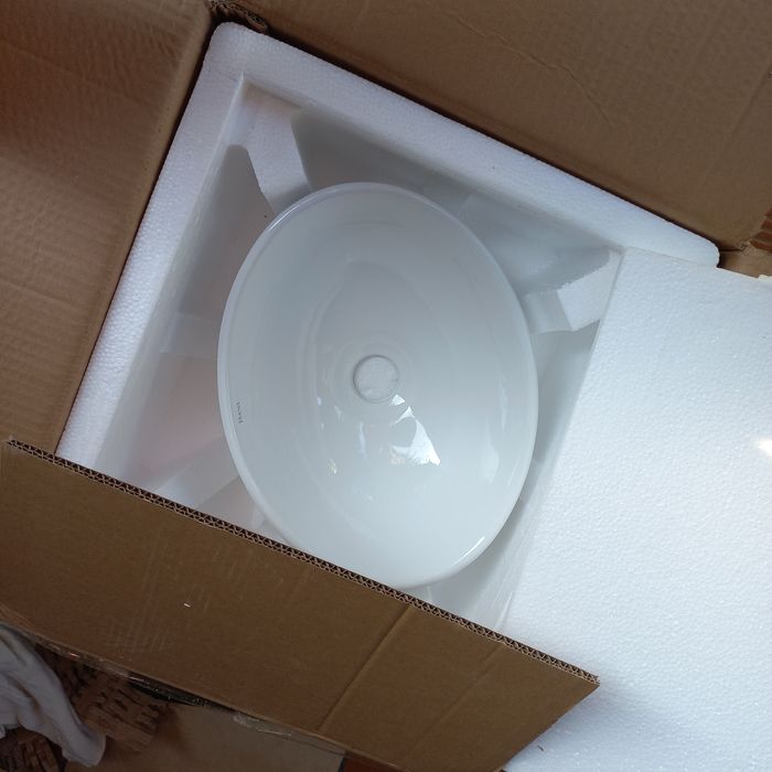 Malutka umywalka do łazienki lub WC